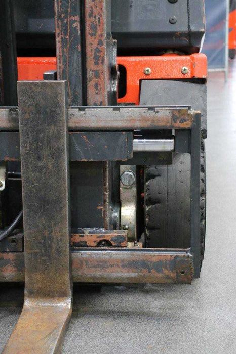 Empilhador GPL gás Linde H16T-03 - 1.600 Kg (2512)