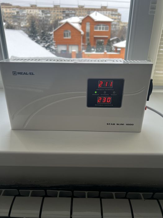 Стабилизатор напряжения REAL-EL  STAB SLIM-1000