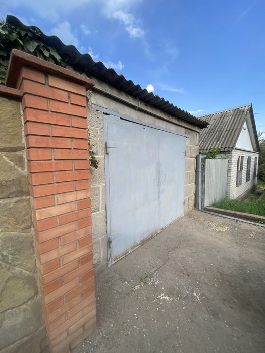 Продается хороший двухэтажный дом. Отличный район. Славянск.