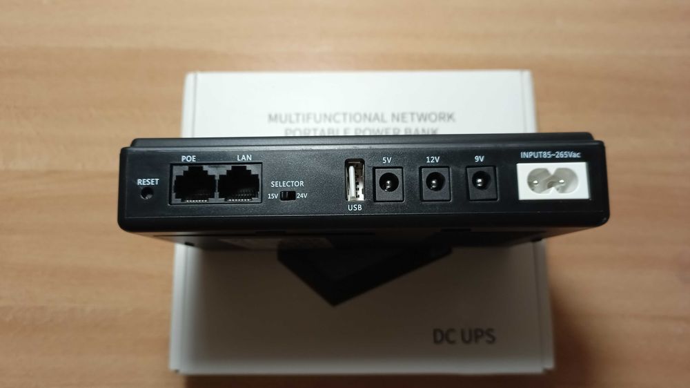 ИБП для роутера DC1018L с аккумуляторами.