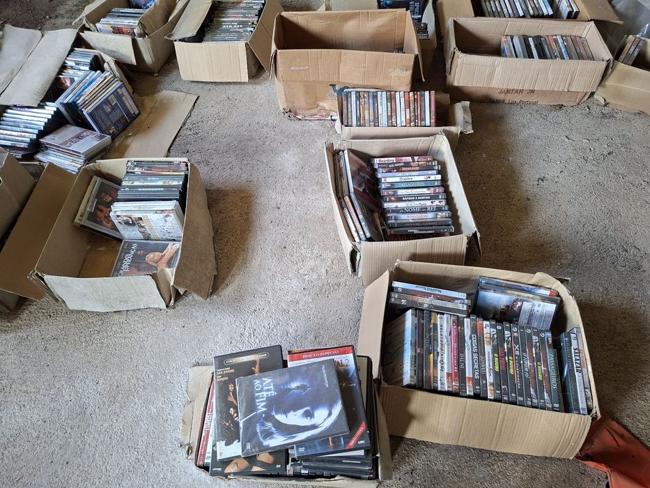 Centenas de DVDs
