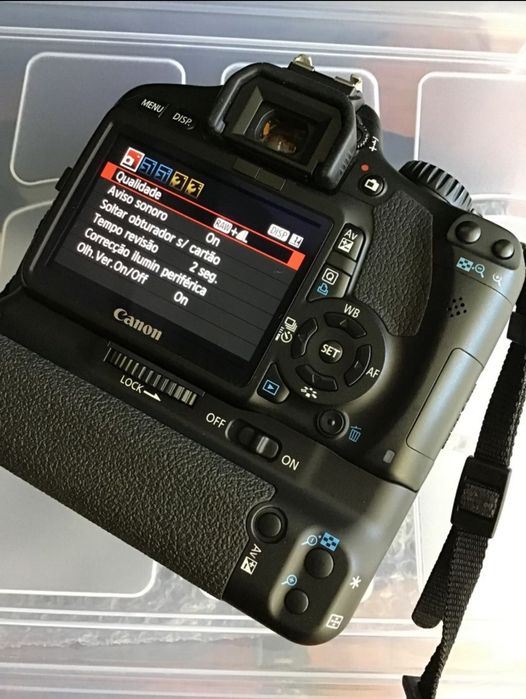 Canon- Corpo 550D e punho Canon, como Nova. Excelente estado.