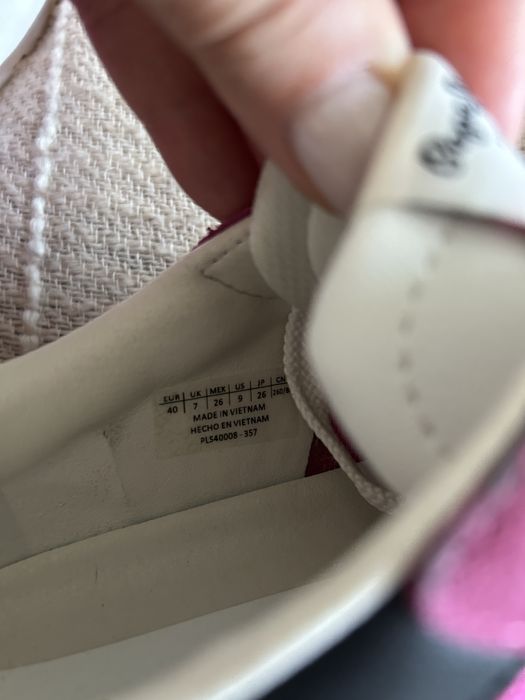 Rożowe sneakesry z zamszowymi detalami Pepe Jeans