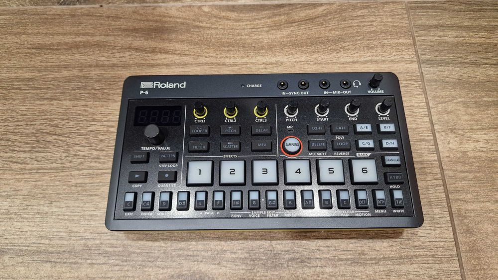 Roland P-6 sampler