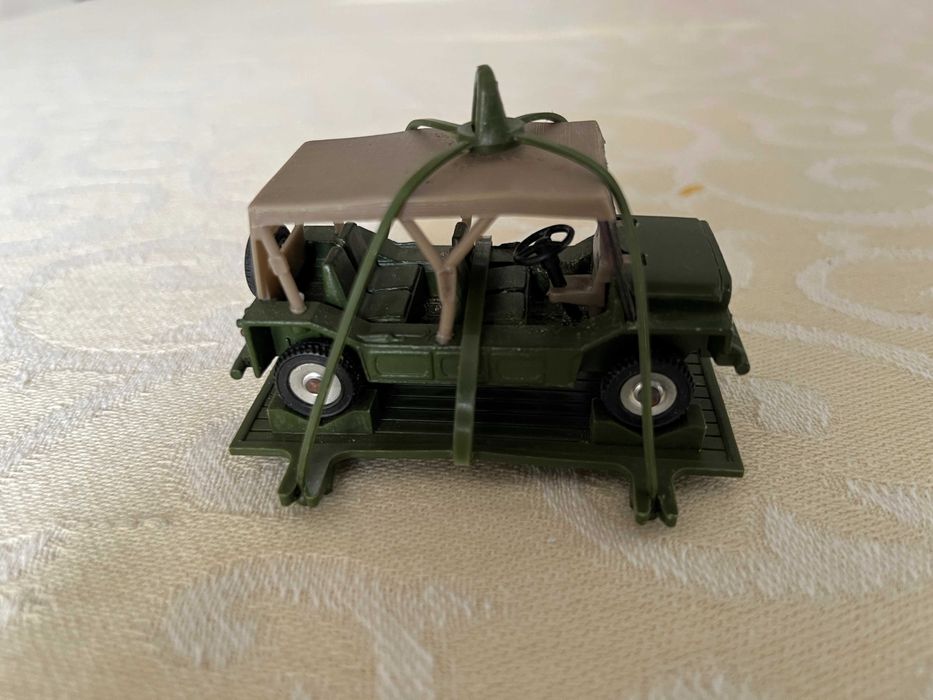 Dinky Toys - Austin Para Moke primeira série - em estado Mint  e na plataforma - esc.aprox.1/43