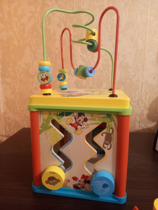 Розвиваюча іграшка