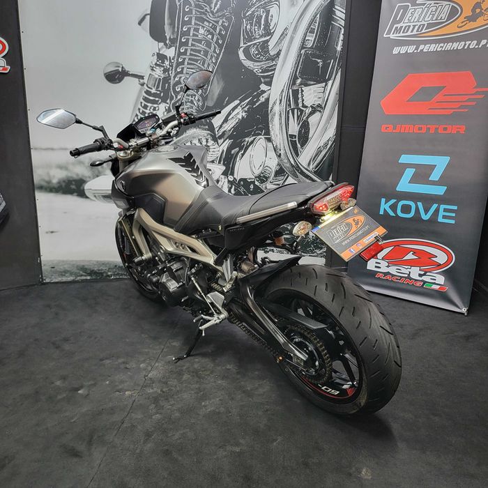 Yamaha - MT --09