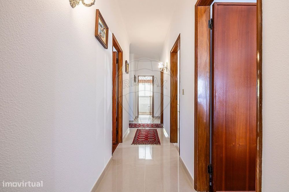 Moradia T4 para venda