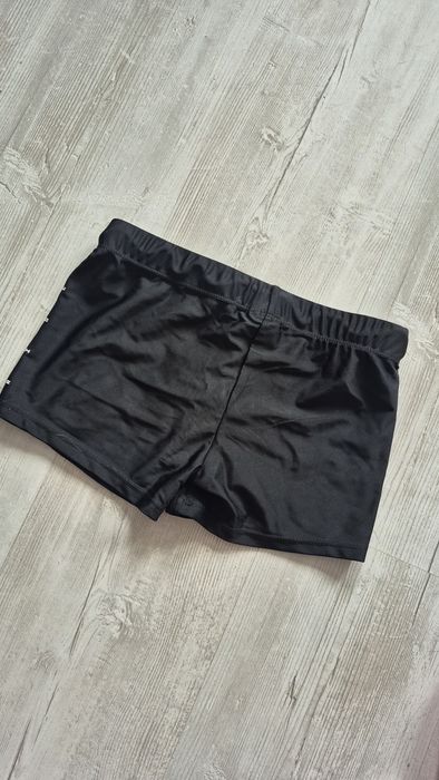 Nowe kąpielówki z metką