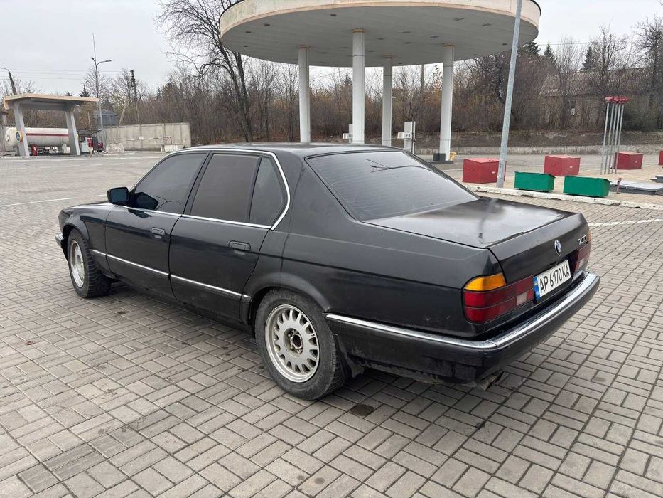 Продам БМВ е32 легенда