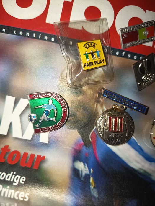 Значки футбольные