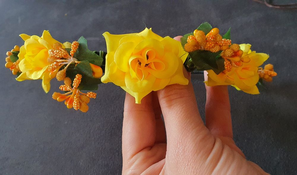 Żółta opaska na głowę