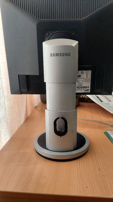 Продам монітор Samsung GH17LS