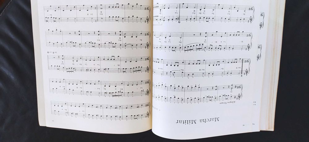 Livro" 100 músicas dos 5 continentes"