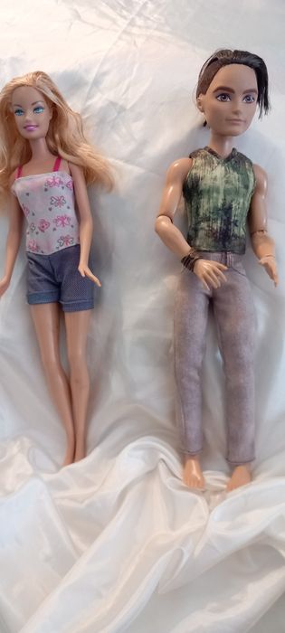 Boneca Barbie e um Ken