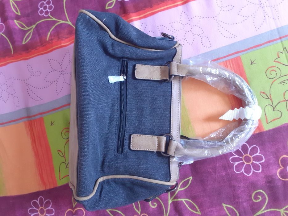 Carteira Nova      .64739969613697121