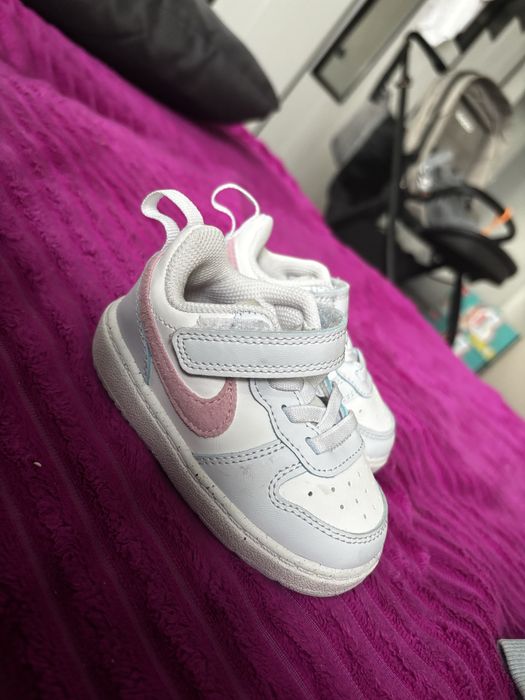 Śliczne buciki Nike roz. 21