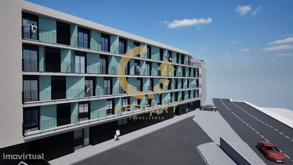 Studio T0 com varanda e lugar de garagem em Costa Cabral