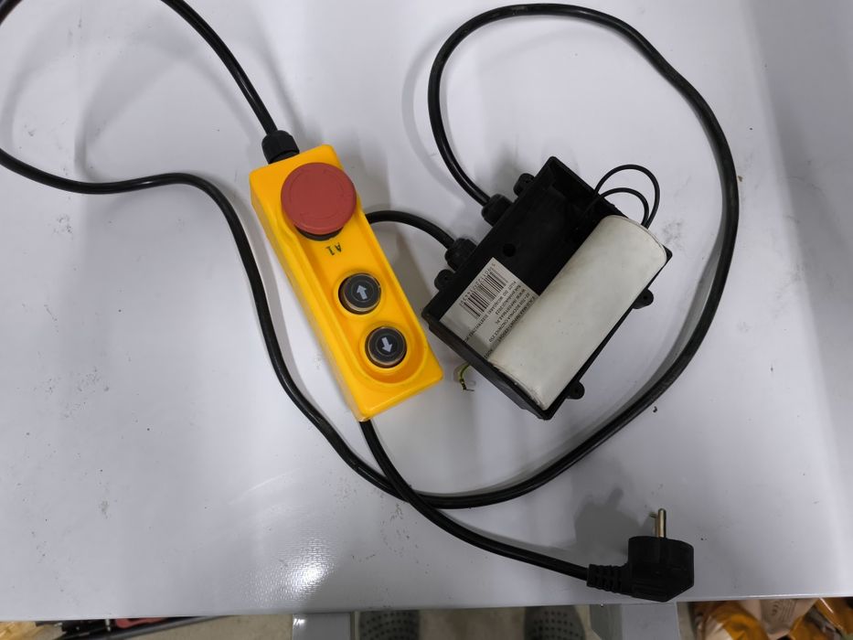 Pilot wciągarki linowej elektrycznej 230v przewodowy  wciagarka winda