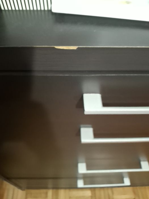 Comoda preta com 4 gavetas 3fundas e 1 mais fina