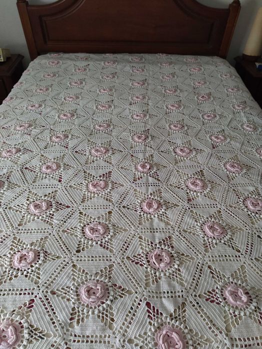 Colcha cama casal em renda feita à mão 2,40m x 2,25m