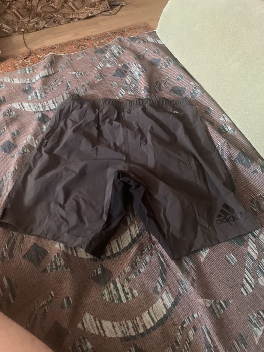 Продам  мужские ШОРТЫ ADIDAS