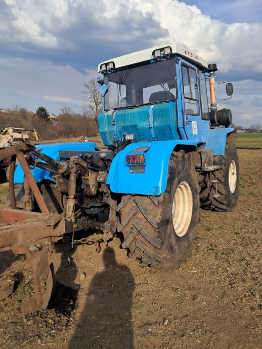 Продам трактор хтз