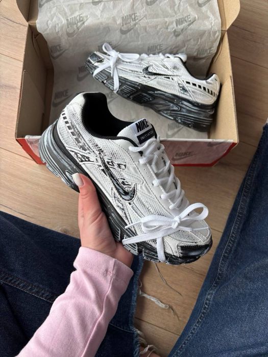 Nike Initiator Custom White Black