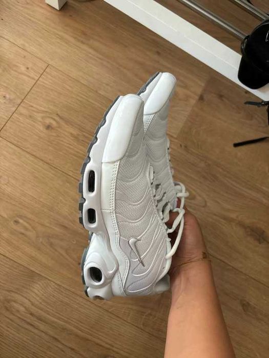 Pasuje bardzo dobrze do ubrań. Rozmiar.37.5