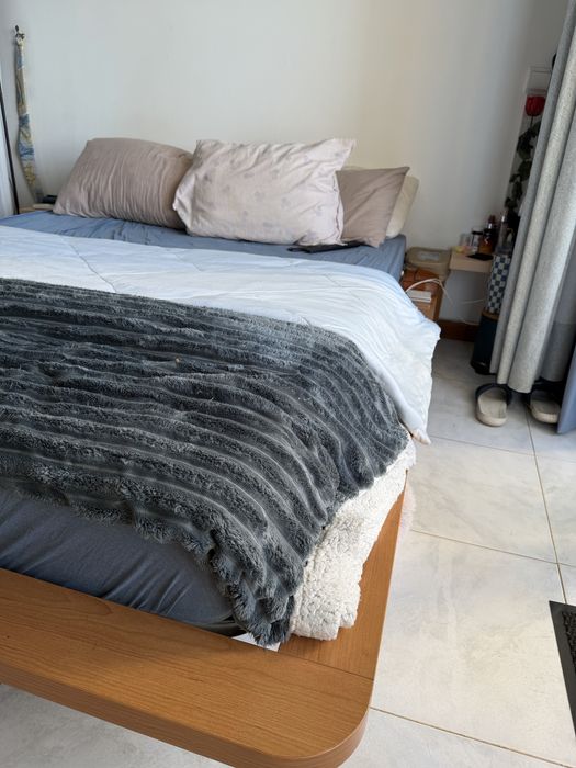 Cama de casal em madeira maciça – 160x200cm