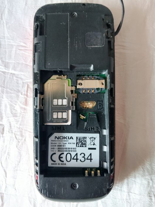 NOKIA 101 DUAL SIM idealna dla seniora,bez simlocka, ładowarkaNokia,słuchawki gratis.