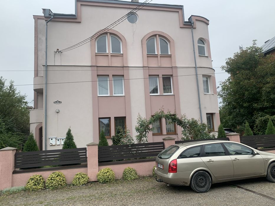 Продається квартира в котеджному будинку