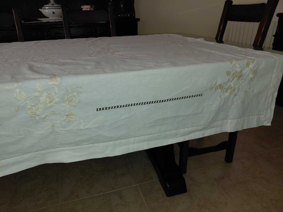 Toalha de linho bordada 2.5m por 1.7m