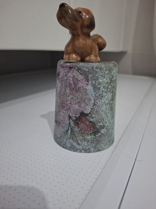 Porcelitowy piesek - miniatura z PRL