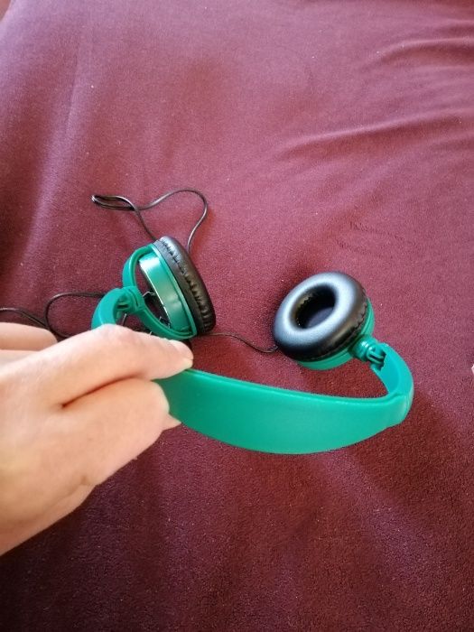 Продам новые оригинальные наушники