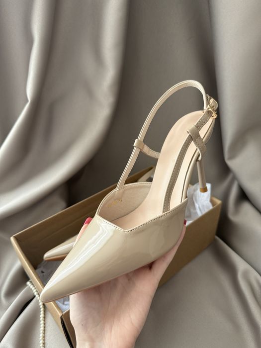 Лаковані туфлі на підборах