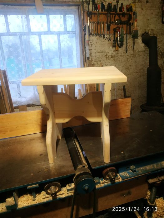 Стільчик дерев'яний