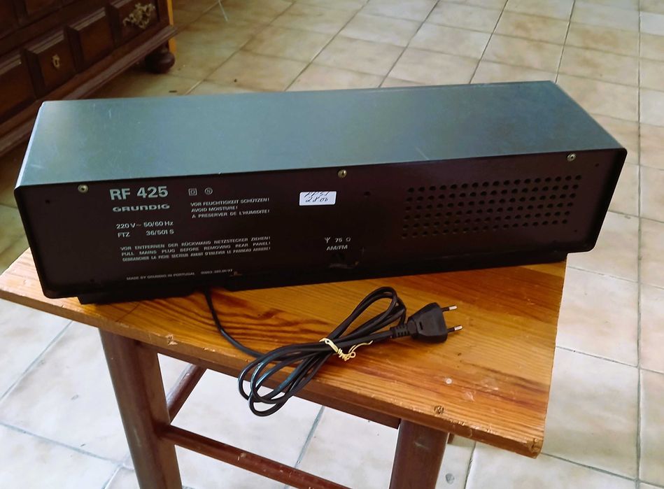 Rádio Grundig RF425 fabricado em Portugal