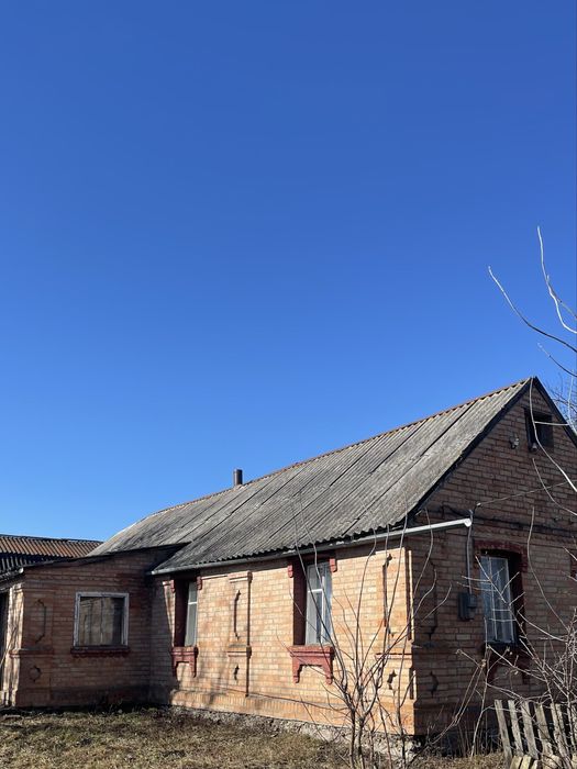 Продається земельна ділянка з будинком