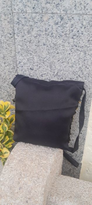 Bolsa  de cetim com lantejoulas