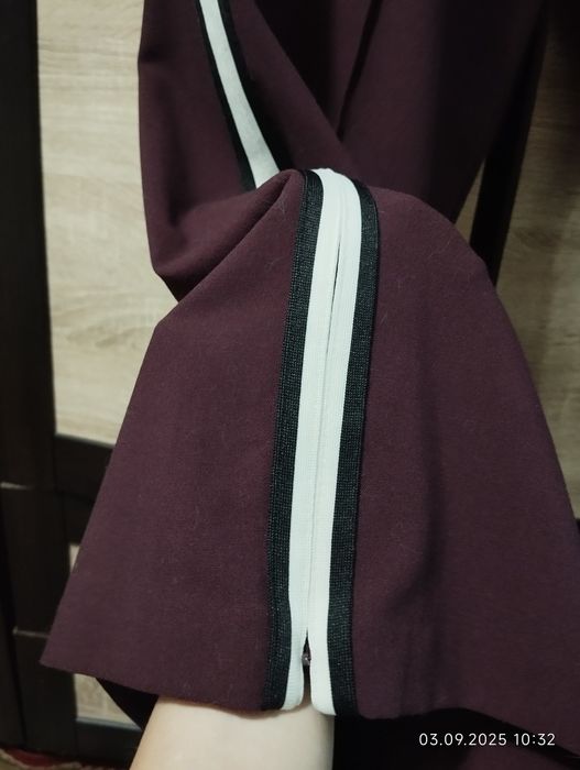 Штани брюки з лампасами