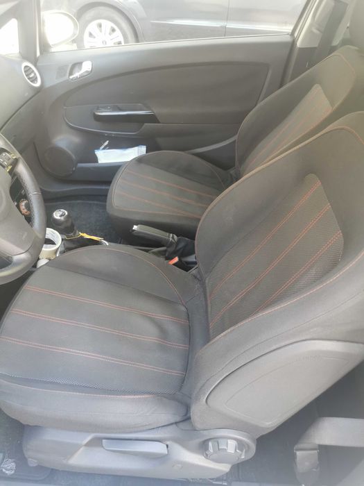Opel corsa 1.4 Black Edition