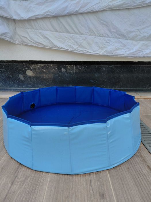 Piscina com bolas para crianças