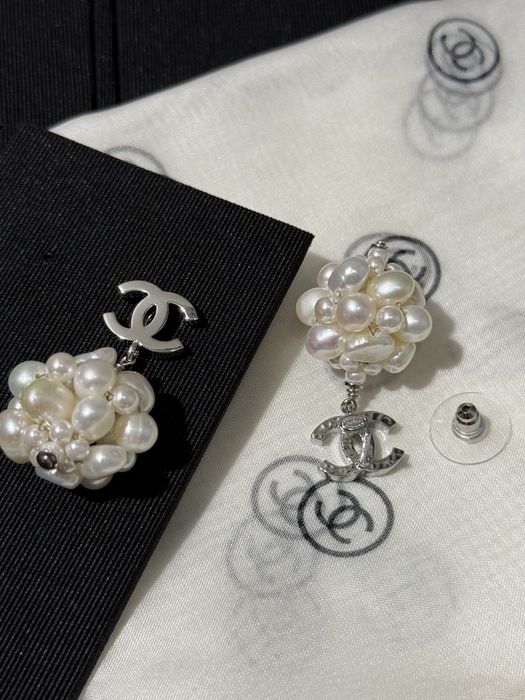 CHANEL® Luksusowe perły CC® kolczyki ekskluzywna biżuteria