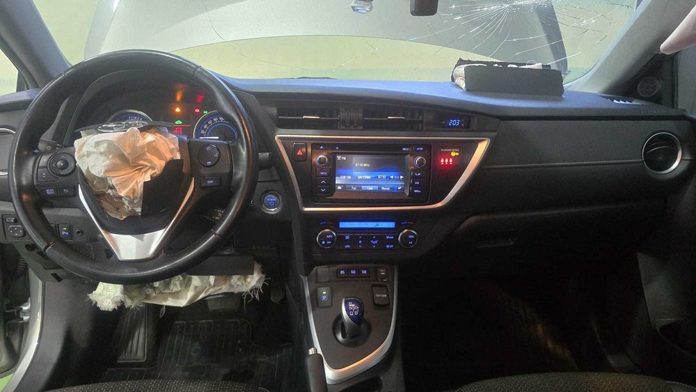 Toyota Auris 1.8 HSD - Salvado