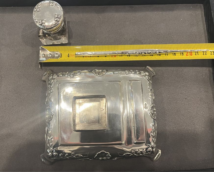 Base com tinteiro e caneta em prata