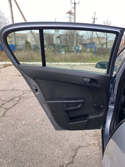 В Дуже Гарному Стані OPEL Astra H 1.6 Бензин На Автоматі! 140тис км