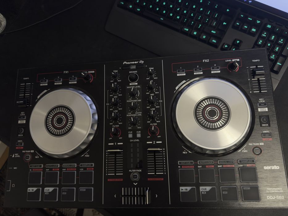DDJ-SB2, kontroler Pioneer