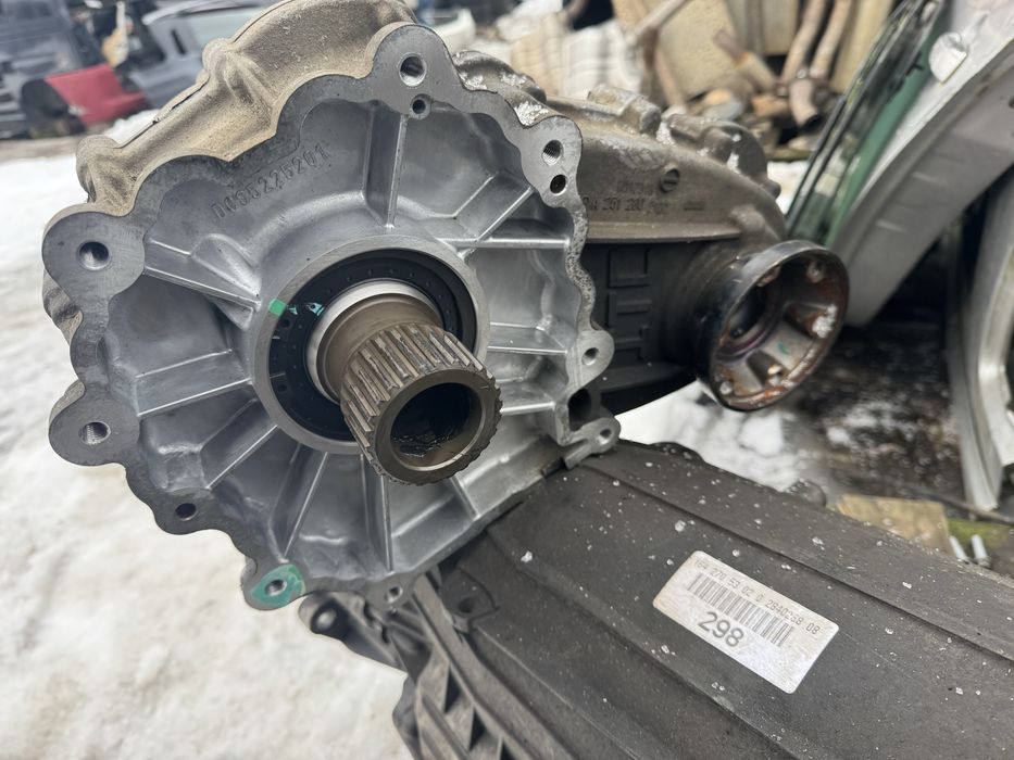 Продам роздатку Мерседес мл 164 оригинал 3.0д