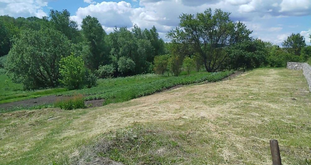 Продається земельна ділянка зі стареньким будинком. - More